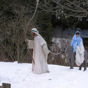 Maria ja Joosef matkasivat lumessa Beetlehemiin